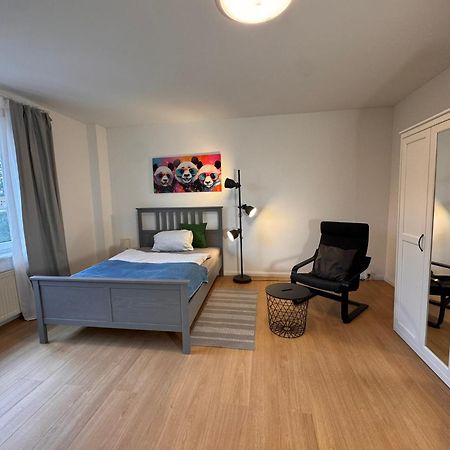 Fc-Apartmenthaus Falkensee Mit Grossem Garten Und Pkw Stellflaechen Extérieur photo