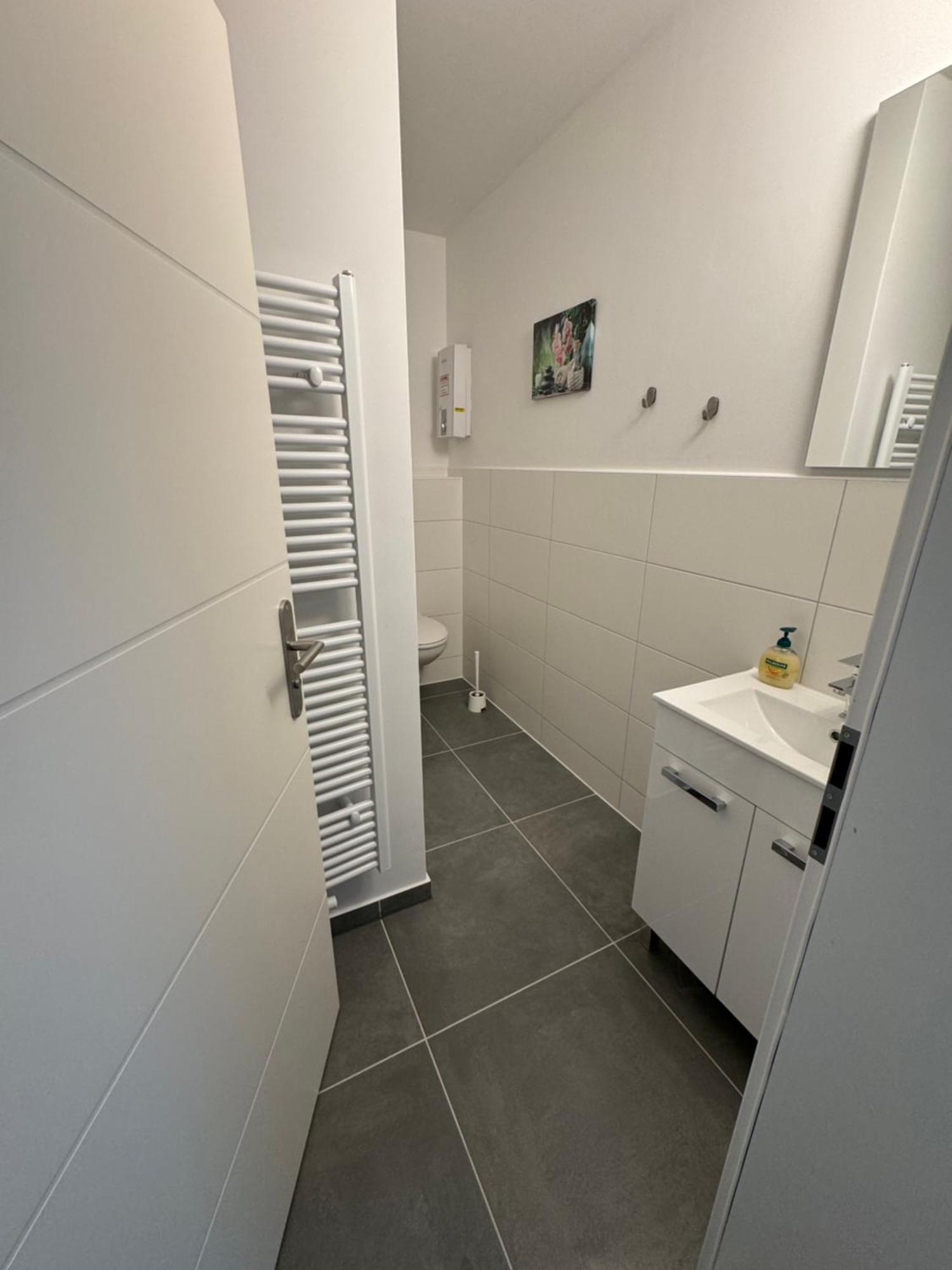 Fc-Apartmenthaus Falkensee Mit Grossem Garten Und Pkw Stellflaechen Extérieur photo