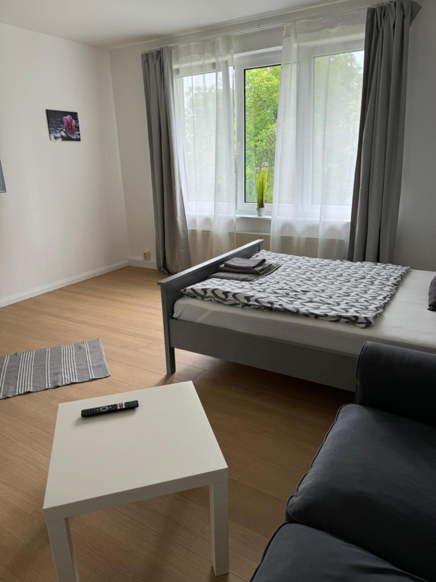 Fc-Apartmenthaus Falkensee Mit Grossem Garten Und Pkw Stellflaechen Extérieur photo