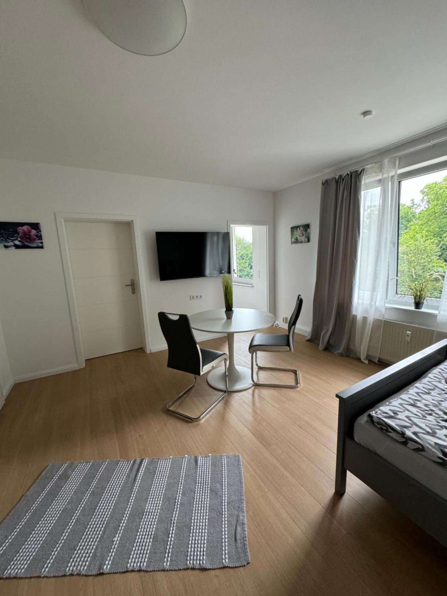 Fc-Apartmenthaus Falkensee Mit Grossem Garten Und Pkw Stellflaechen Extérieur photo