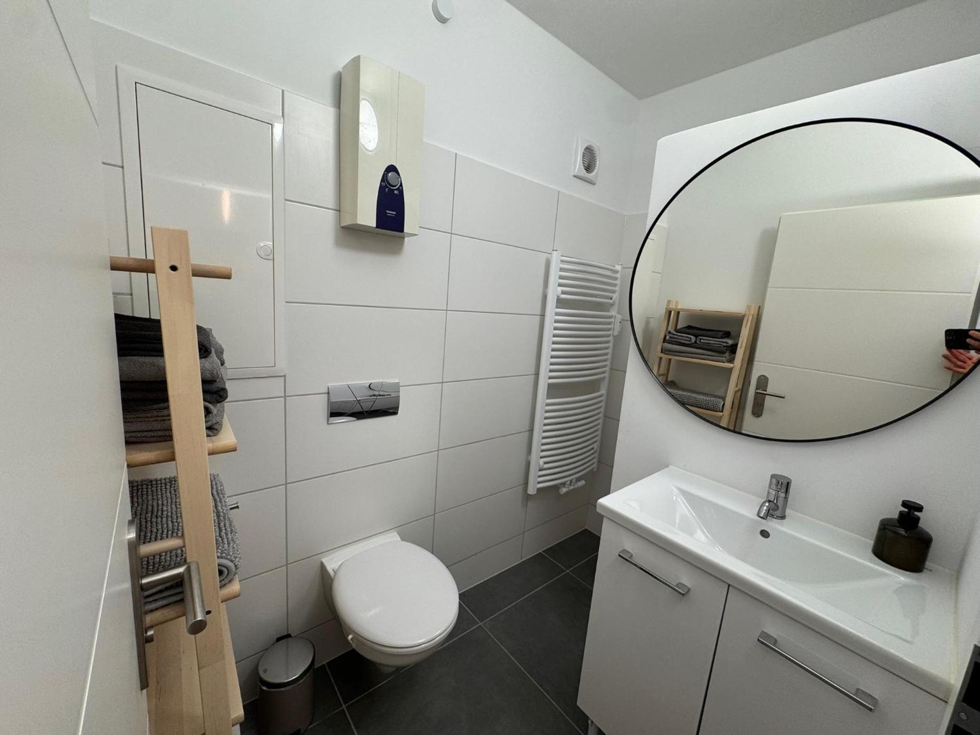 Fc-Apartmenthaus Falkensee Mit Grossem Garten Und Pkw Stellflaechen Extérieur photo
