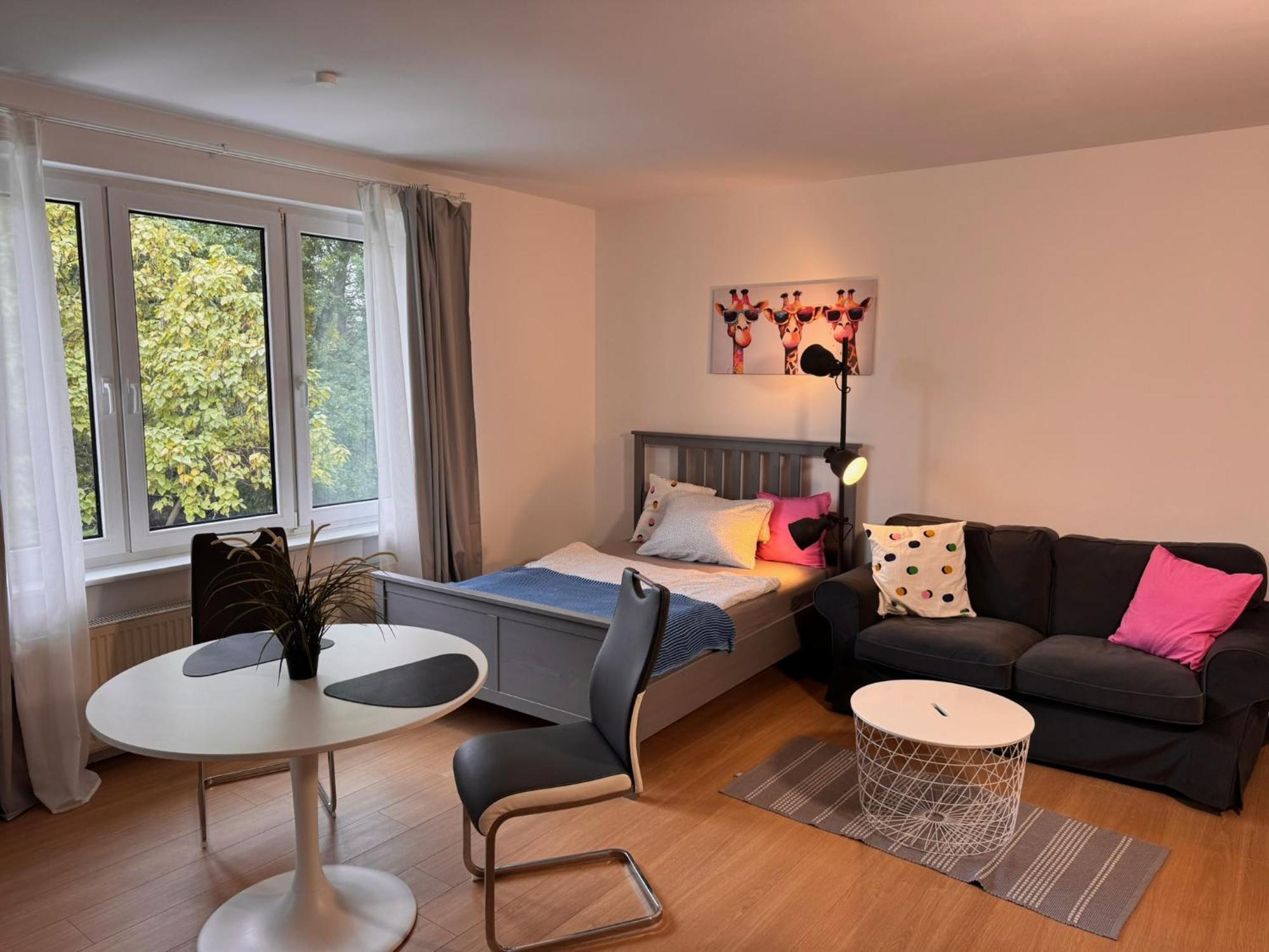 Fc-Apartmenthaus Falkensee Mit Grossem Garten Und Pkw Stellflaechen Extérieur photo