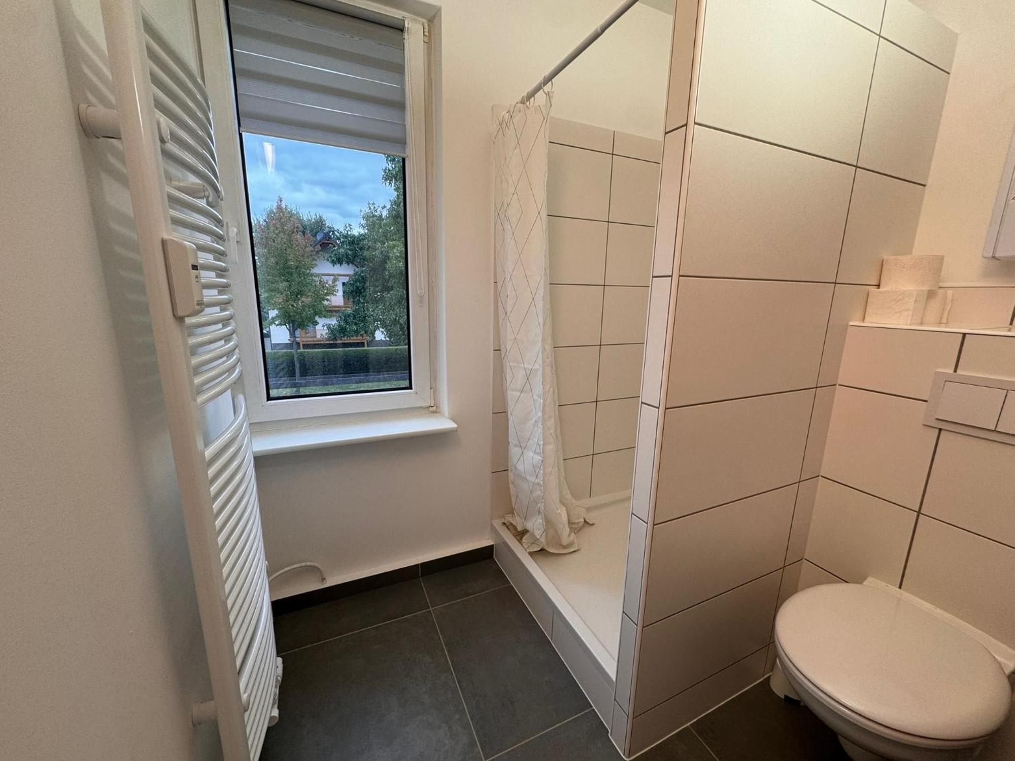 Fc-Apartmenthaus Falkensee Mit Grossem Garten Und Pkw Stellflaechen Extérieur photo