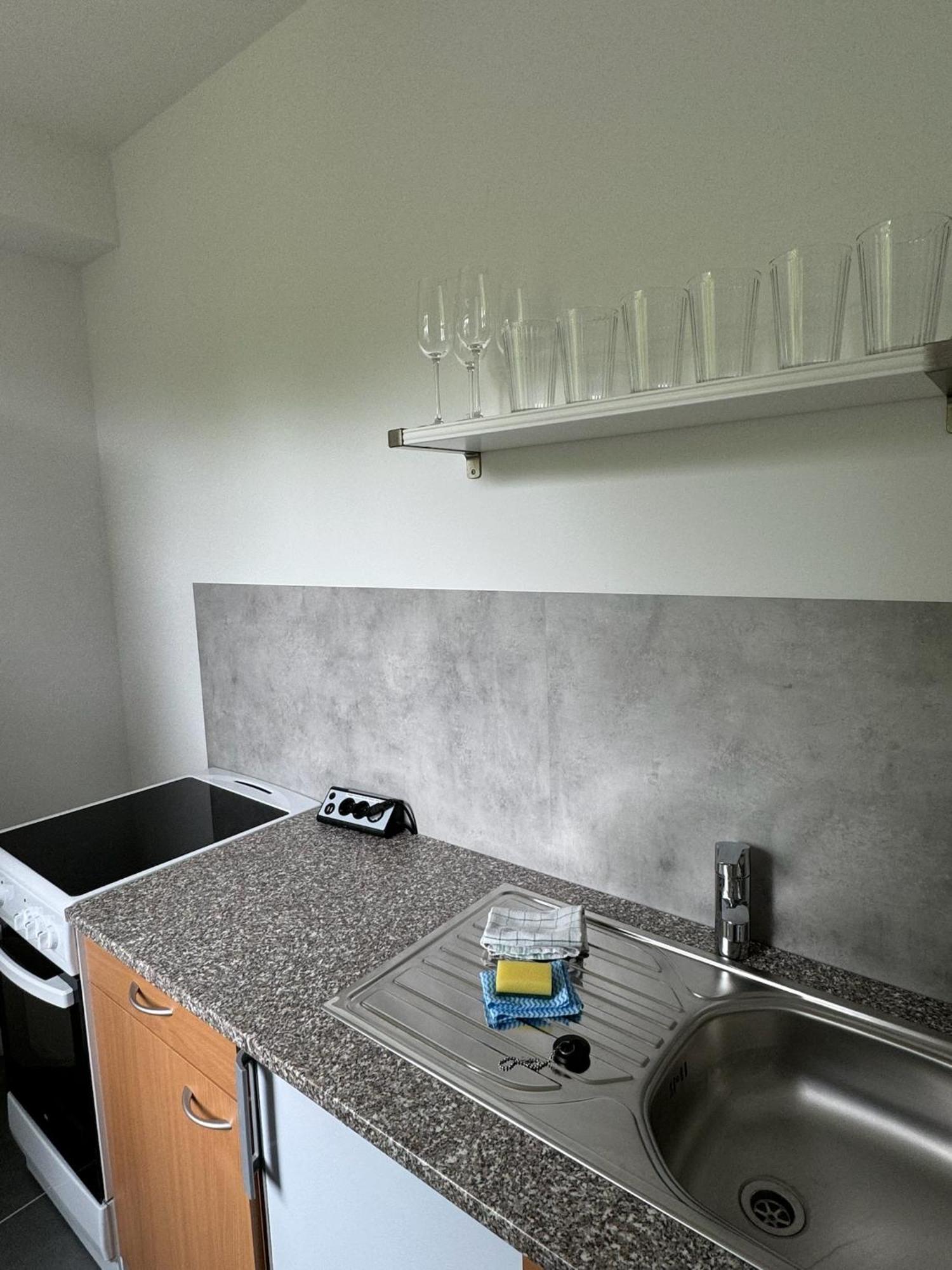 Fc-Apartmenthaus Falkensee Mit Grossem Garten Und Pkw Stellflaechen Extérieur photo