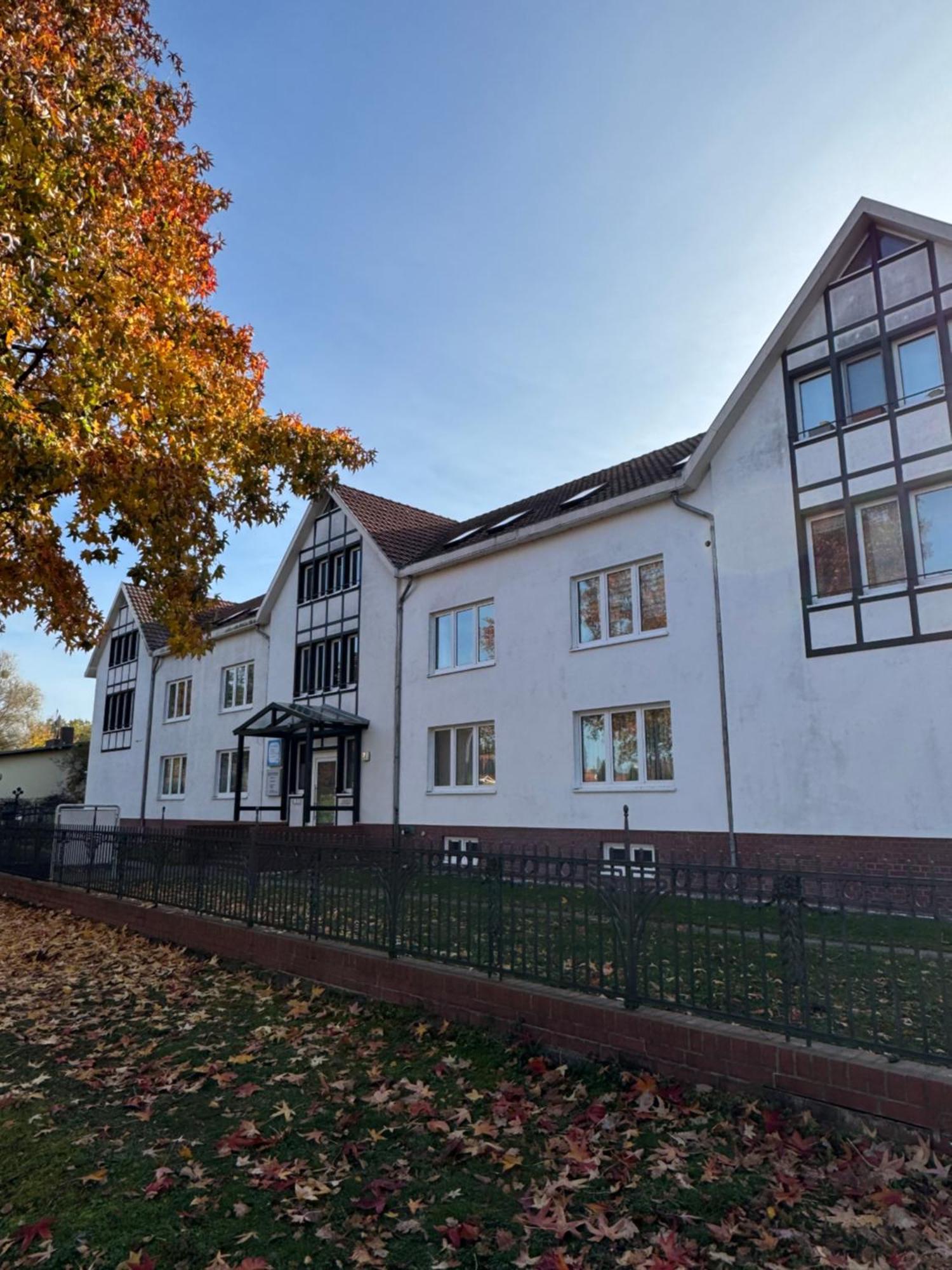 Fc-Apartmenthaus Falkensee Mit Grossem Garten Und Pkw Stellflaechen Extérieur photo