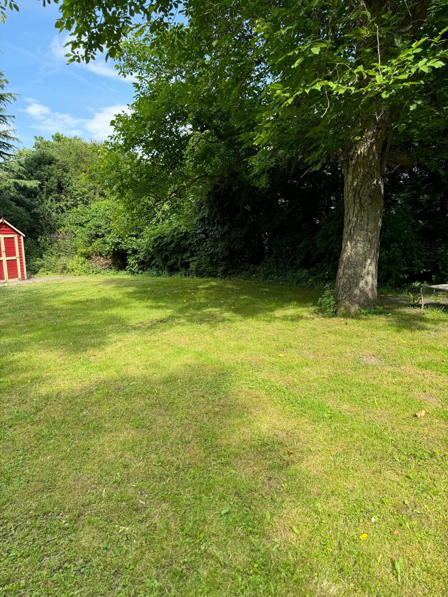 Fc-Apartmenthaus Falkensee Mit Grossem Garten Und Pkw Stellflaechen Extérieur photo